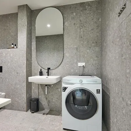 Apartament Luxury 2br With Garden, 5mins From Old Town & *