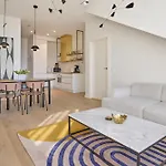 Luxury 2Br Apartment With Garden, 5Mins From Old Town & Beach