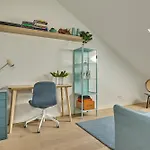 Luxury 2Br Apartment With Garden, 5Mins From Old Town & Beach